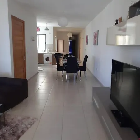 Апартаменты Lovely Two Bedroom Сент-Полс-Бей